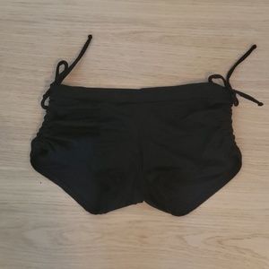 Onzie side string shorts